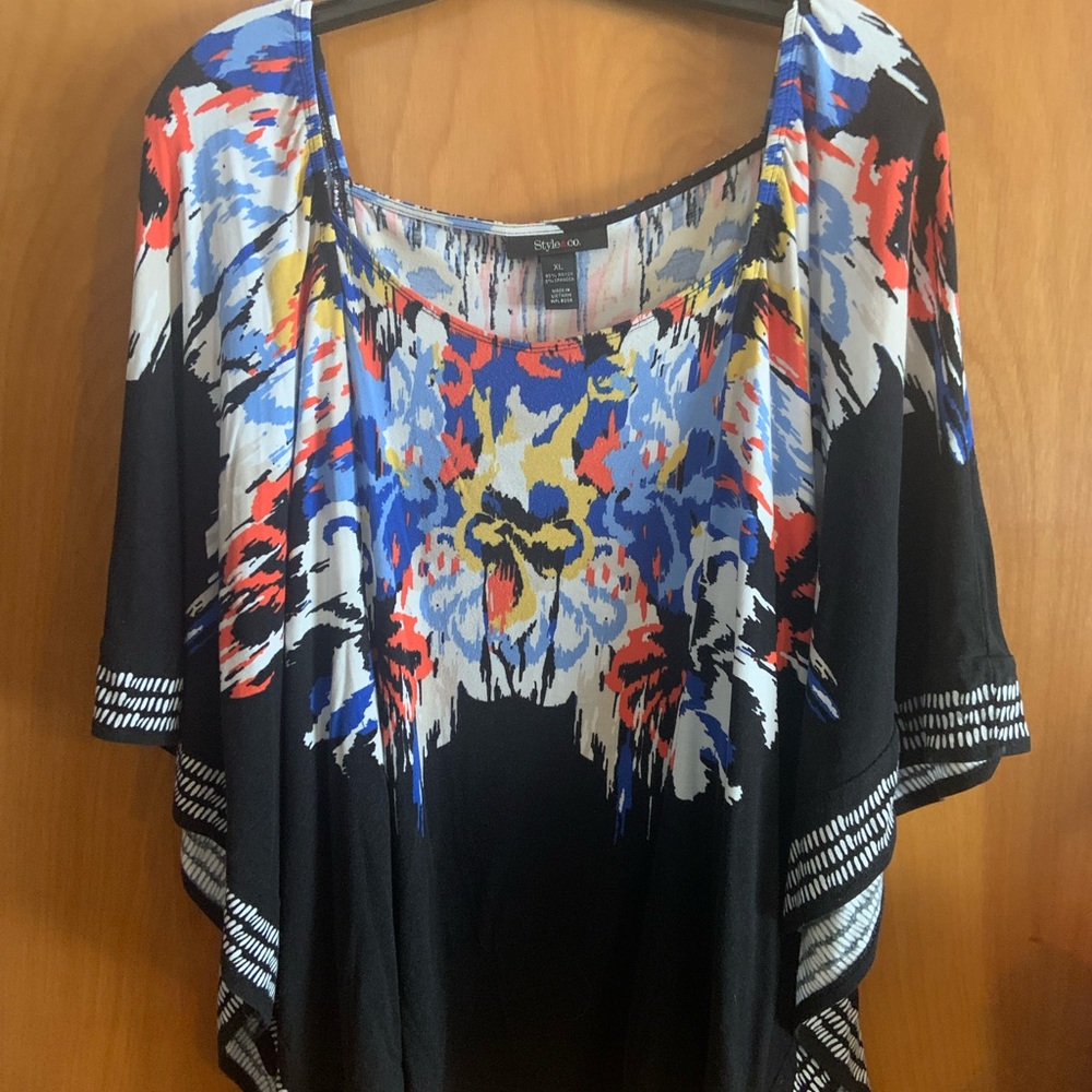 Pretty bat wing top with closed sides. Elastic neckline.